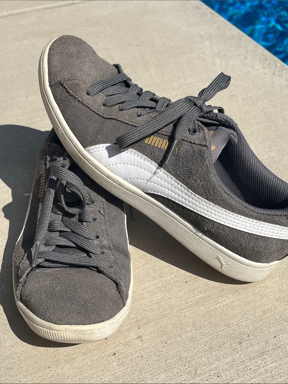 Puma Smash V2 Gray Suede Sneakers White Stripe Women’s Size 8